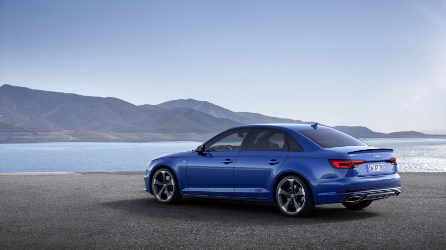  Audi A4 S-Line Quattro 2018 года  (WW) (фото 4 из 17)